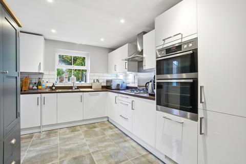 3 bedroom detached house for sale, Tucker Close, Essex CM24