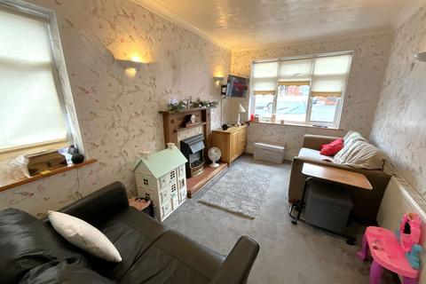 4 bedroom semi-detached house for sale, Beecher Road, Halesowen B63