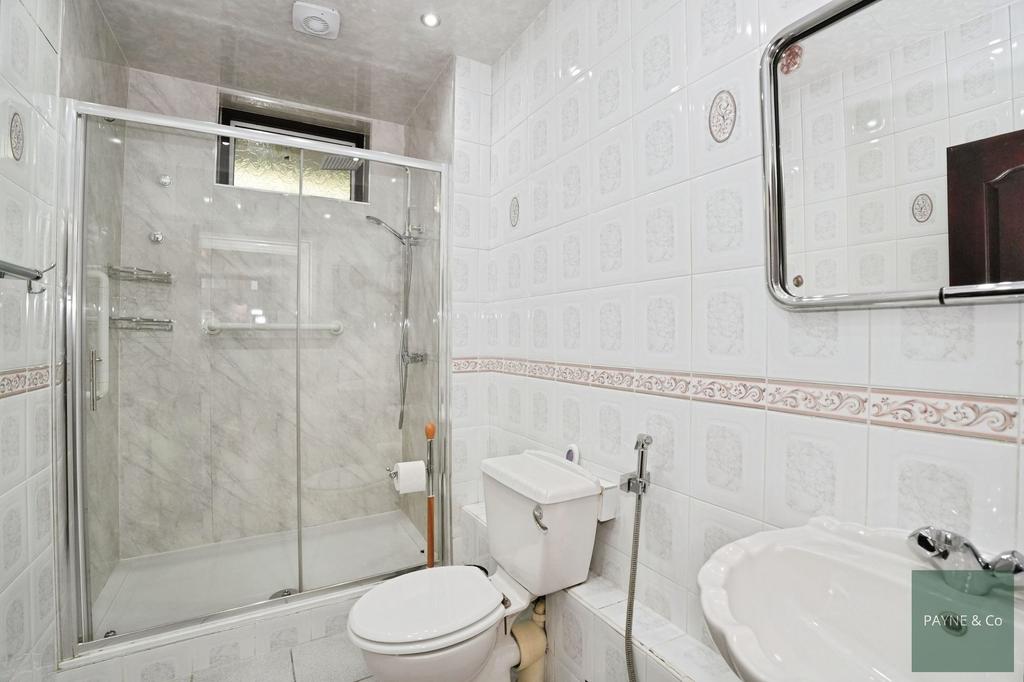Shower Room / Wc