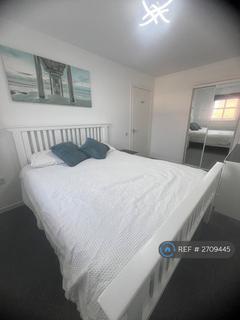 2 bedroom flat to rent, Craigroyston Grove, Edinburgh, EH4