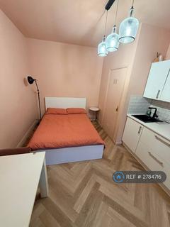 Studio to rent, Knatchbull Road, London, SE5