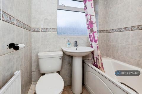 3 bedroom terraced house to rent, Waterbeach Road, Slough, SL1