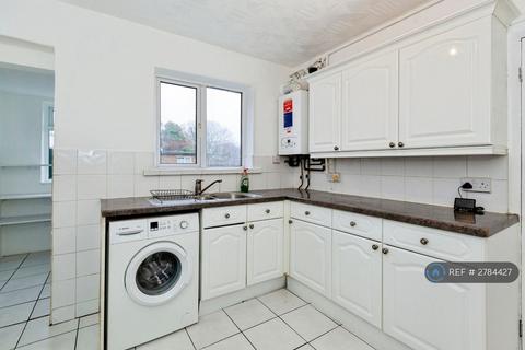 3 bedroom terraced house to rent, Waterbeach Road, Slough, SL1