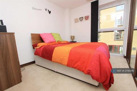 2 bedroom flat to rent, Denham, Uxbridge, UB9