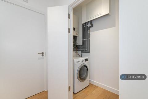 2 bedroom flat to rent, Waleorde Road, London, SE17