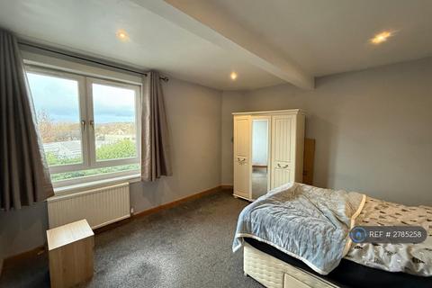 2 bedroom flat to rent, Hutchison Road, Edinburgh, EH14