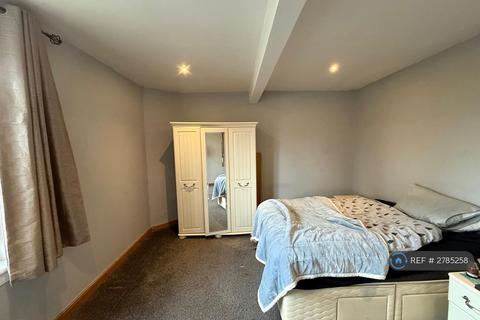 2 bedroom flat to rent, Hutchison Road, Edinburgh, EH14