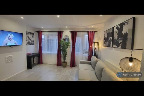 2 bedroom terraced house to rent, Tate Road, London, E16