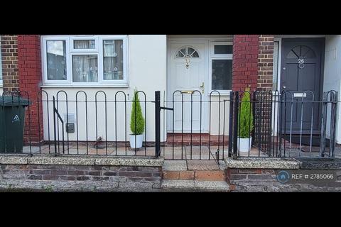 2 bedroom terraced house to rent, Tate Road, London, E16