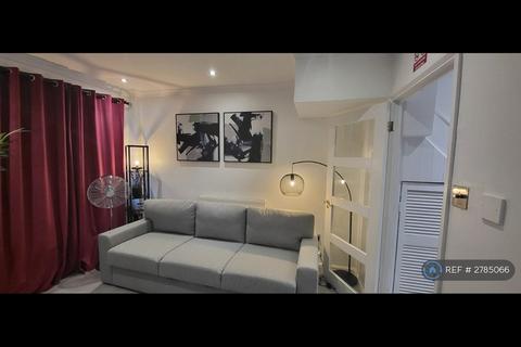2 bedroom terraced house to rent, Tate Road, London, E16