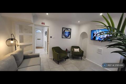 2 bedroom terraced house to rent, Tate Road, London, E16