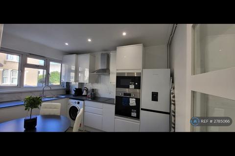 2 bedroom terraced house to rent, Tate Road, London, E16