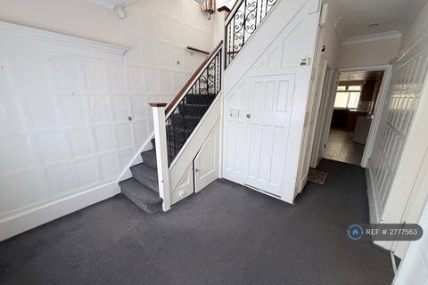 5 bedroom detached house to rent, Ebrington Road, Harrow, HA3