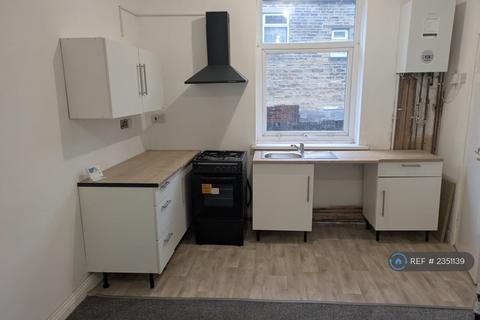 2 bedroom end of terrace house to rent, Church St, Huddersfield, HD1