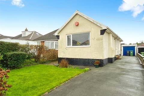2 bedroom bungalow for sale, Lawrence Crescent, Heckmondwike, WF16