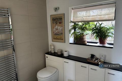 1 bedroom in a house share to rent, Springfield Avenue, London, N10