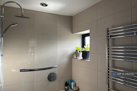 1 bedroom in a house share to rent, Springfield Avenue, London, N10