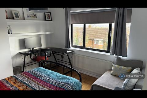 1 bedroom in a house share to rent, Springfield Avenue, London, N10
