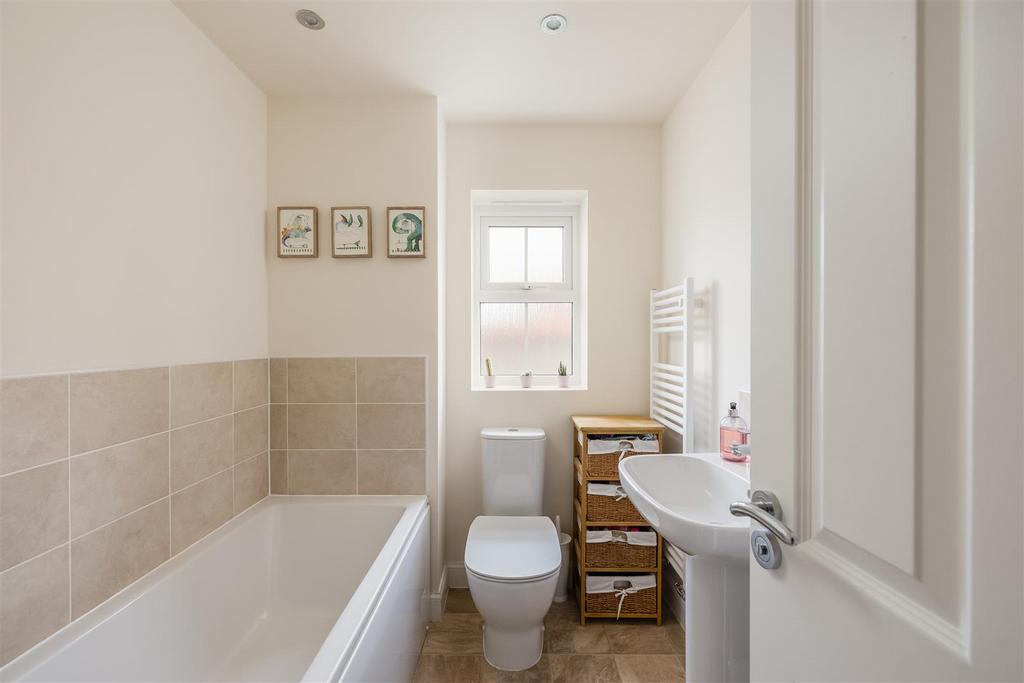 Derwent Road 44 Bathroom.jpg
