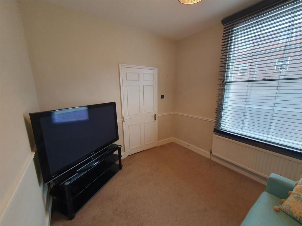 Lounge to door.jpg