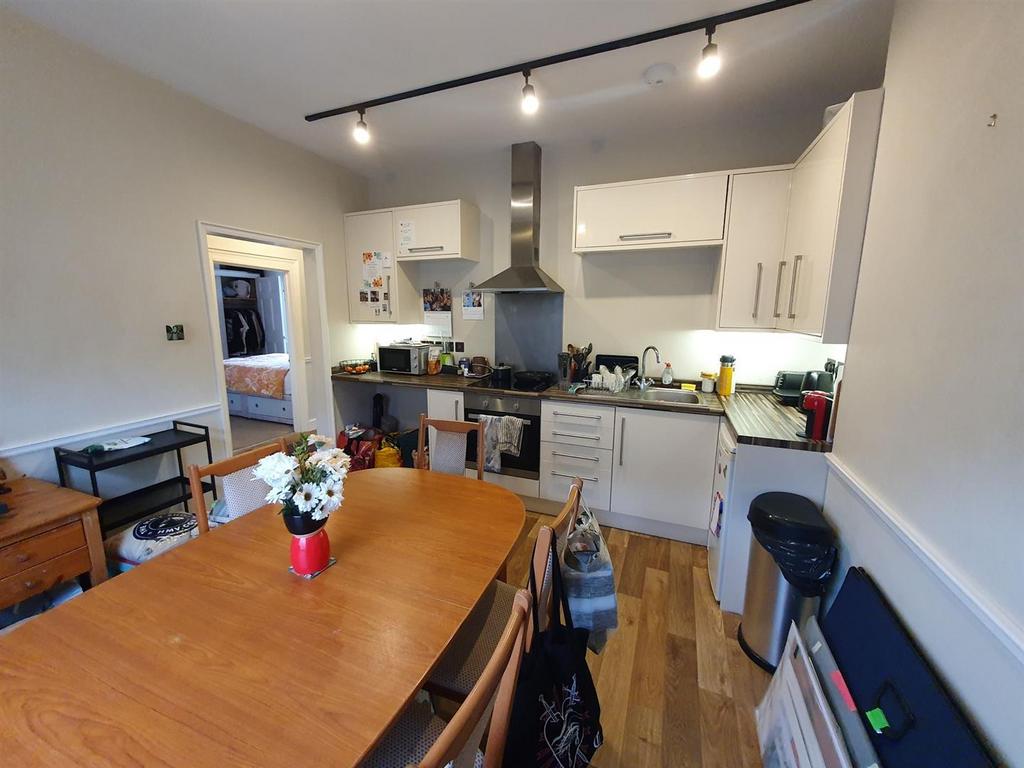 Kitchen diner.jpg
