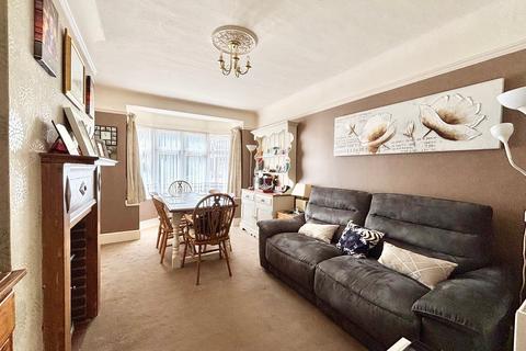 4 bedroom detached house for sale, Cooden Drive, Bexhill-on-Sea, TN39