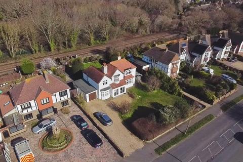 4 bedroom detached house for sale, Cooden Drive, Bexhill-on-Sea, TN39
