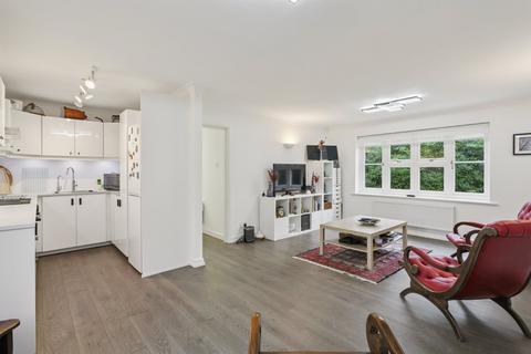 undefined, Queens Road, Weybridge, Surrey, KT13