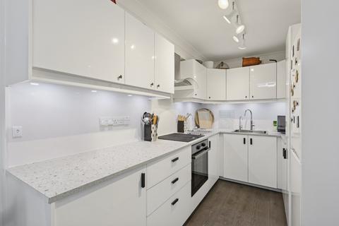 undefined, Queens Road, Weybridge, Surrey, KT13
