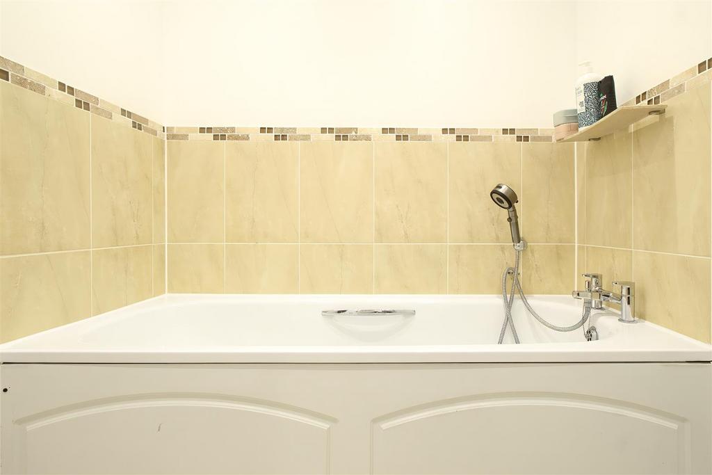 Family Bathroom a.jpg