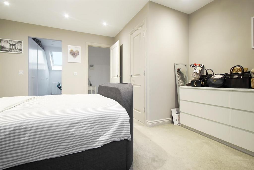 Master Bedroom b.jpg