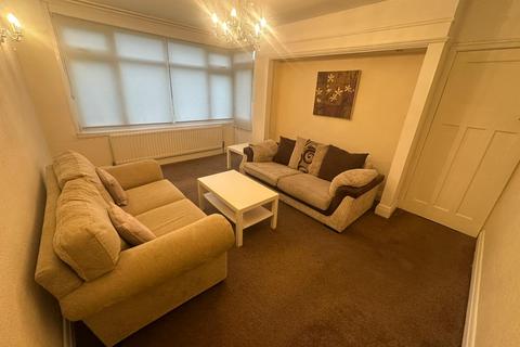 3 bedroom semi-detached house to rent, Chester Road, Streetly B74