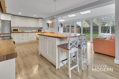 4 bedroom detached house for sale, Knighton Close, Hampton Vale, PE7
