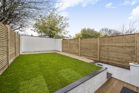 2 bedroom flat for sale, Upland Road, London, SE22
