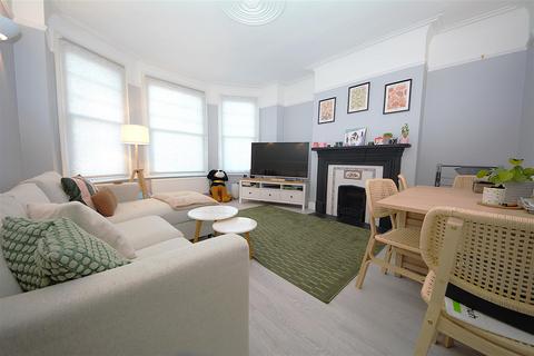 2 bedroom maisonette to rent, Sedgemere Avenue, East Finchley, N2