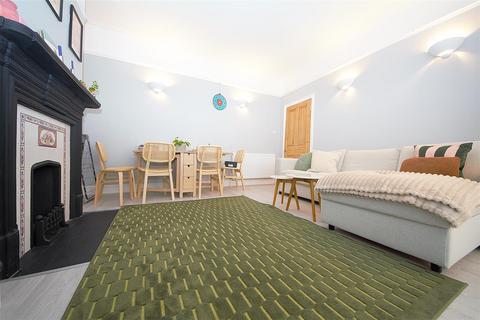 2 bedroom maisonette to rent, Sedgemere Avenue, East Finchley, N2