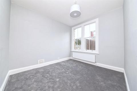 2 bedroom maisonette to rent, Sedgemere Avenue, East Finchley, N2