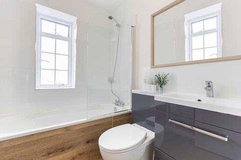 Studio to rent, Finchley Road, The Pantiles, NW11