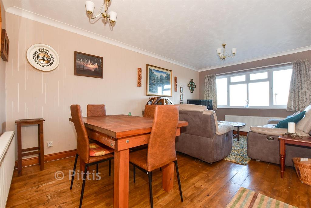 Lounge/ Dining Room