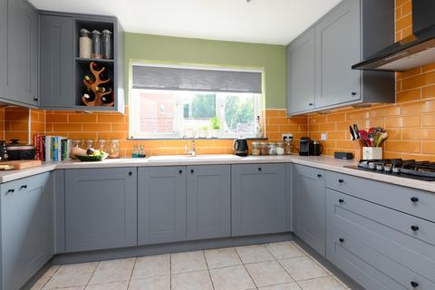 3 bedroom terraced house for sale, Richmond Meech Drive, Kennington