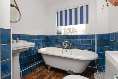 3 bedroom terraced house for sale, Richmond Meech Drive, Kennington