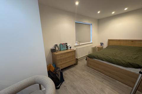 2 bedroom apartment to rent, Lyttelton Road, London N2
