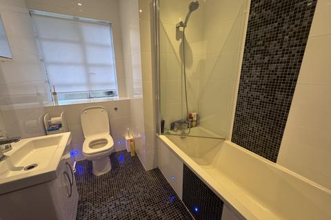 2 bedroom apartment to rent, Lyttelton Road, London N2