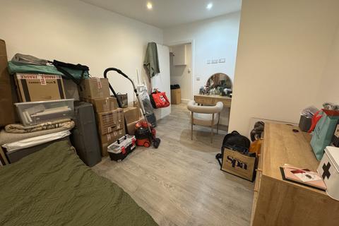 2 bedroom apartment to rent, Lyttelton Road, London N2