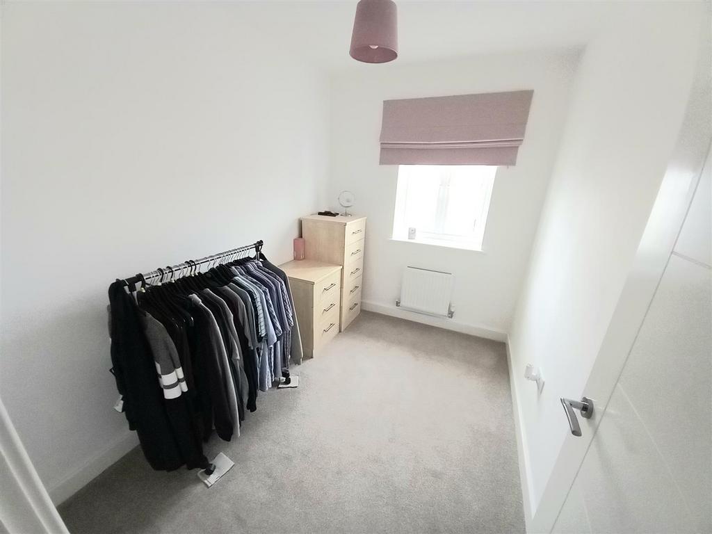30 Patt Drive Bed 3.jpg