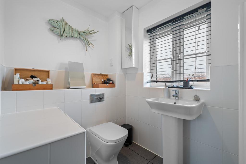 8 Brackendale Close-21.jpg