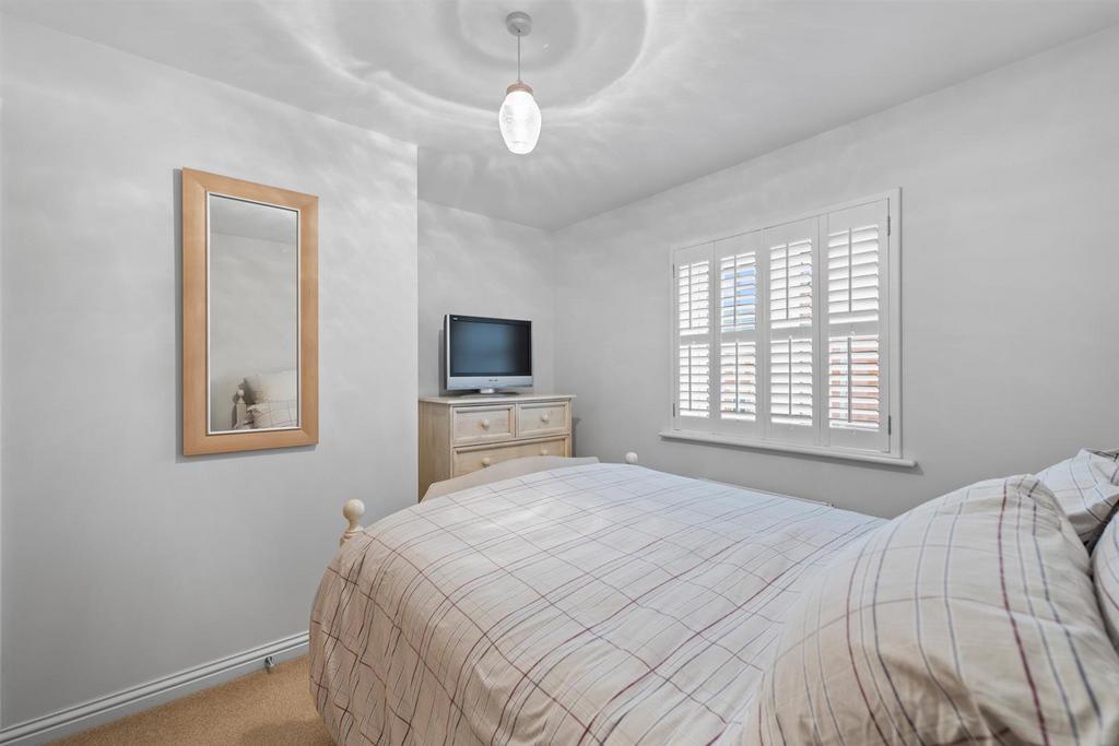 8 Brackendale Close-18.jpg