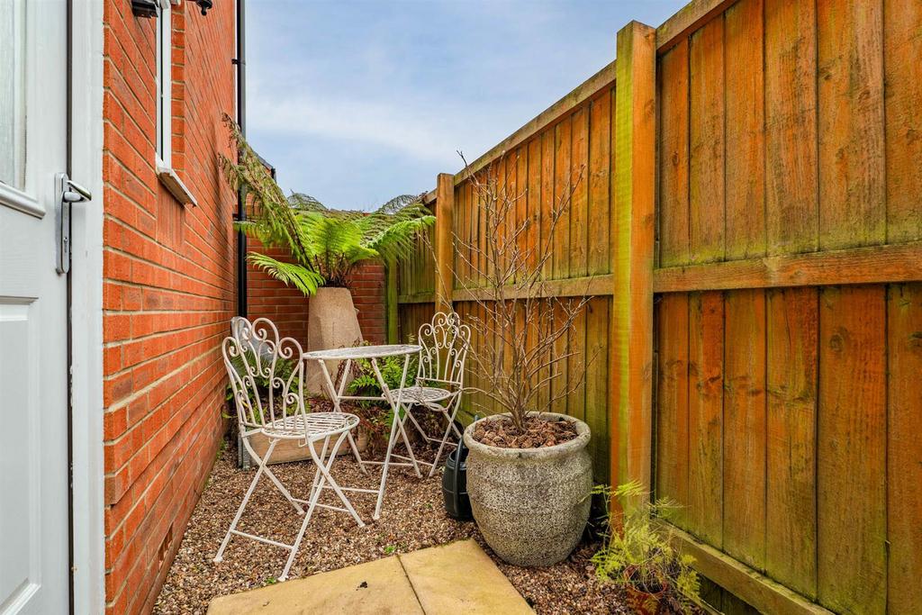 8 Brackendale Close-6.jpg