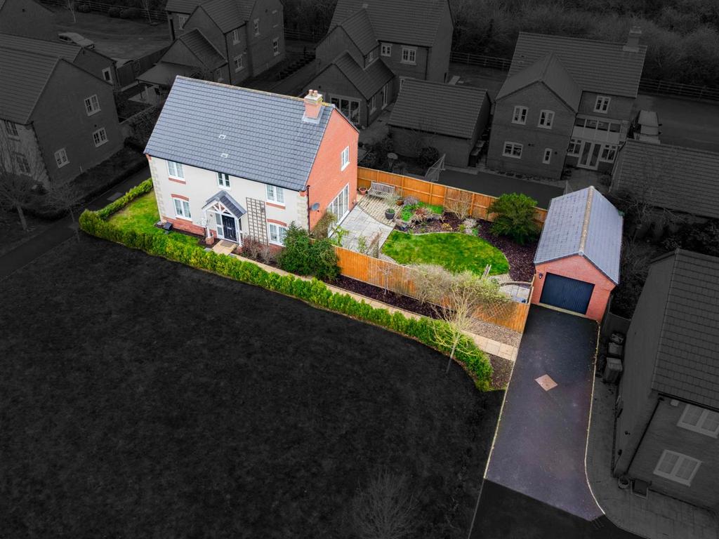 8 Brackendale Close-8.jpg