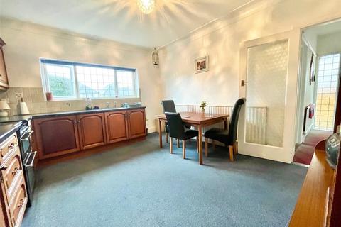 4 bedroom semi-detached house for sale, Cottesmore Gardens, Leigh-on-Sea, Essex, SS9